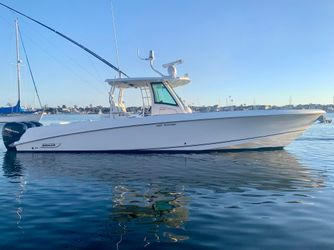35' Boston Whaler 2016 Yacht For Sale